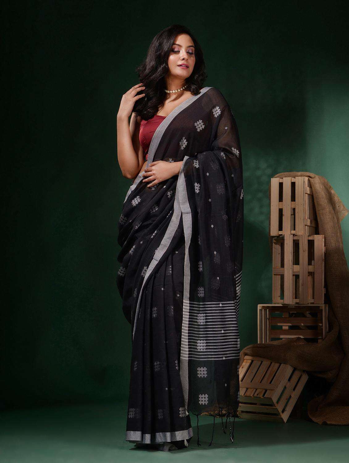 women self design handloom saree with blouse - 22045774 -  Standard Image - 1
