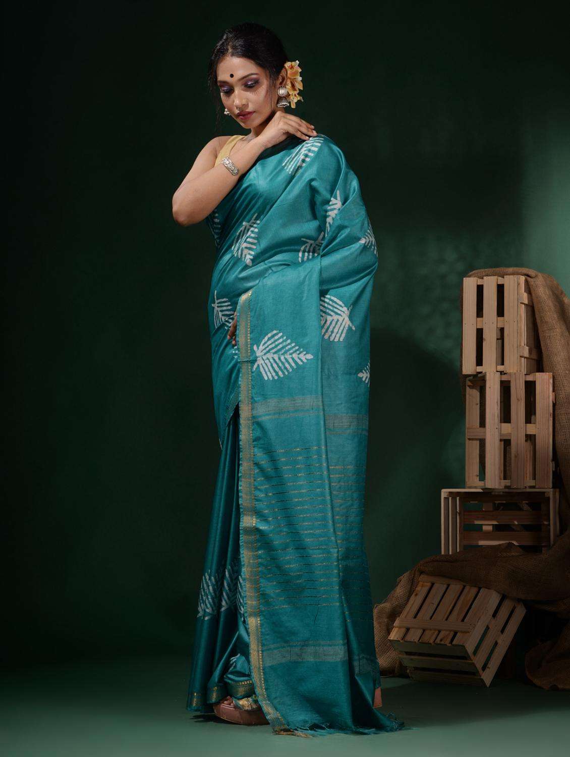 women printed bordered saree with blouse - 22045792 -  Standard Image - 1