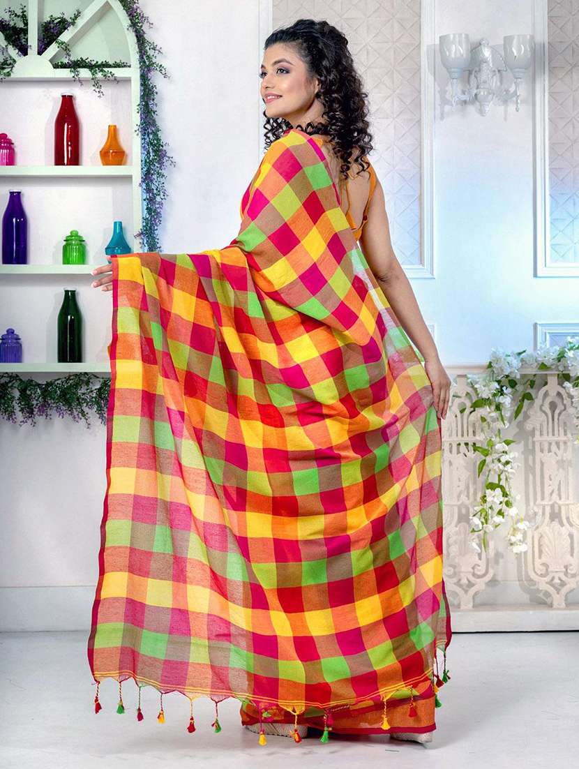 women checkered handloom saree with blouse - 22045816 -  Standard Image - 1