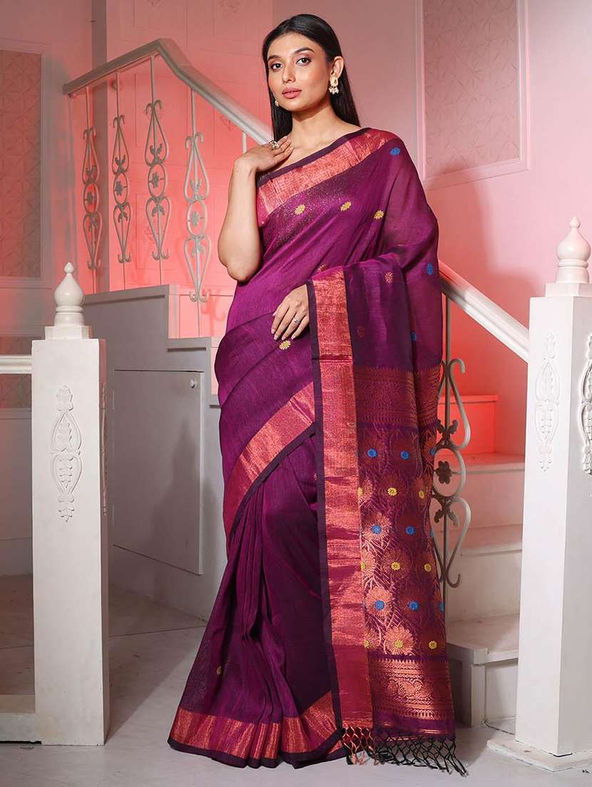 women self design bordered saree with blouse