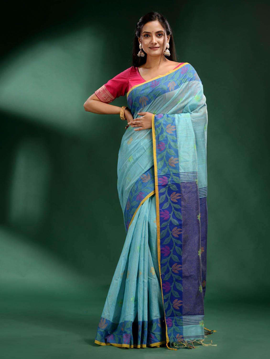 women self design handloom saree with blouse