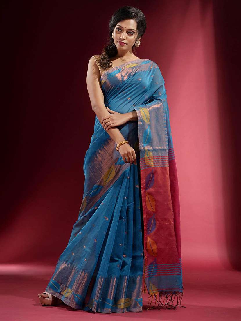 women self design handloom saree with blouse