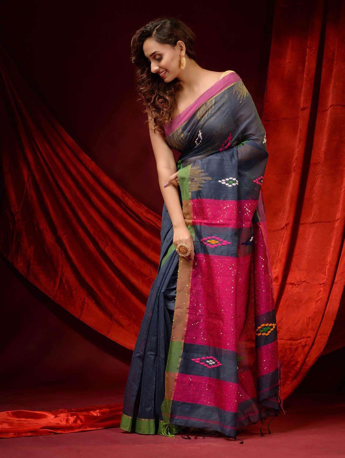 women self design handloom saree with blouse - 22046031 -  Standard Image - 1