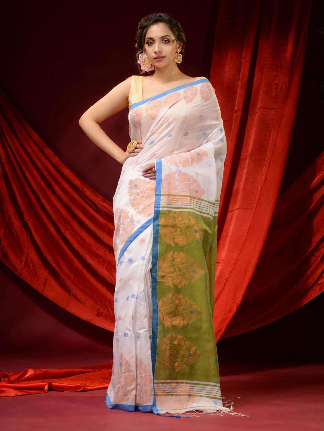 women self design handloom saree with blouse