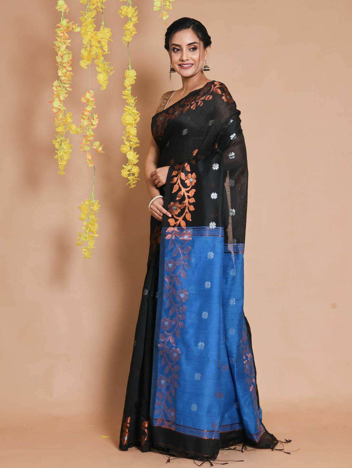 women self design bordered saree with blouse - 22046043 -  Standard Image - 1