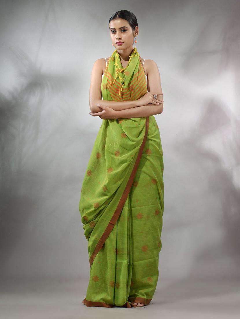 women self design handloom saree with blouse