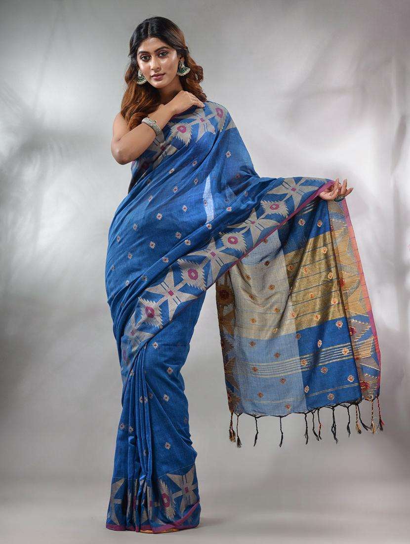 women self design bordered saree with blouse