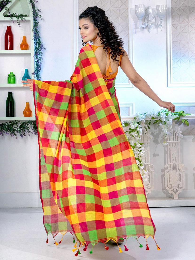 women checkered handloom saree with blouse - 22046128 - Standard Image - 1