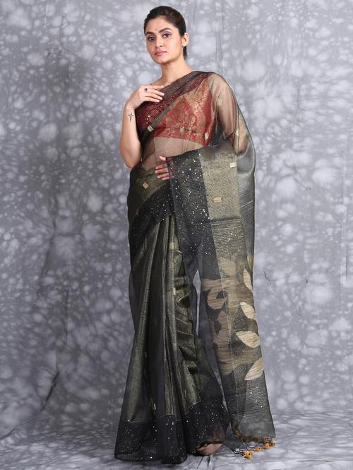 women self design handloom saree with blouse - 22046194 - Standard Image - 0