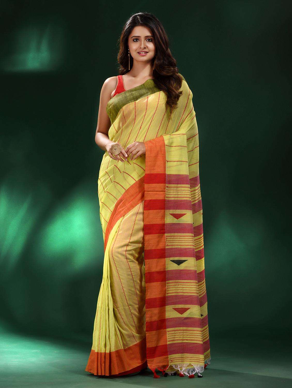 women self design handloom saree with blouse