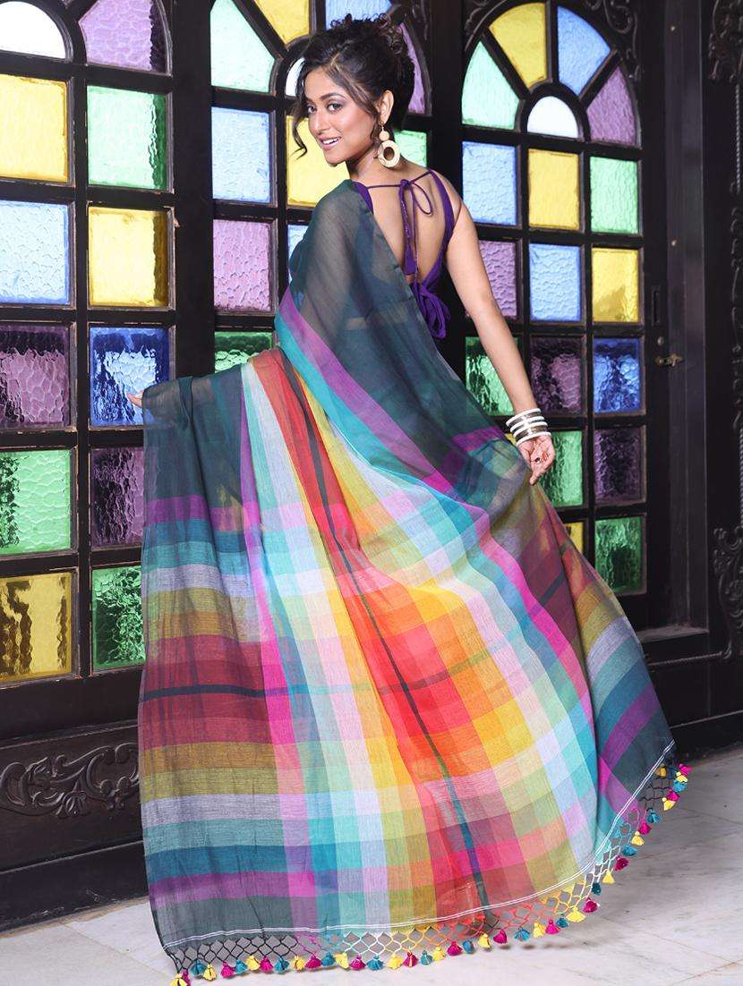 women striped handloom saree - 22046414 -  Standard Image - 1