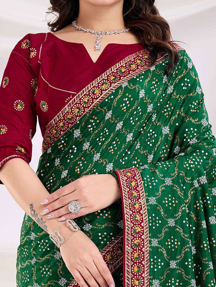 women bandhani printed bordered saree with blouse - 22047889 - Standard Image - 4