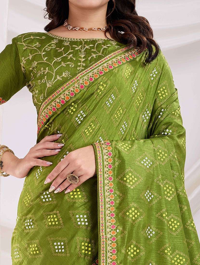 women bandhani printed bordered saree with blouse - 22047897 -  Standard Image - 4