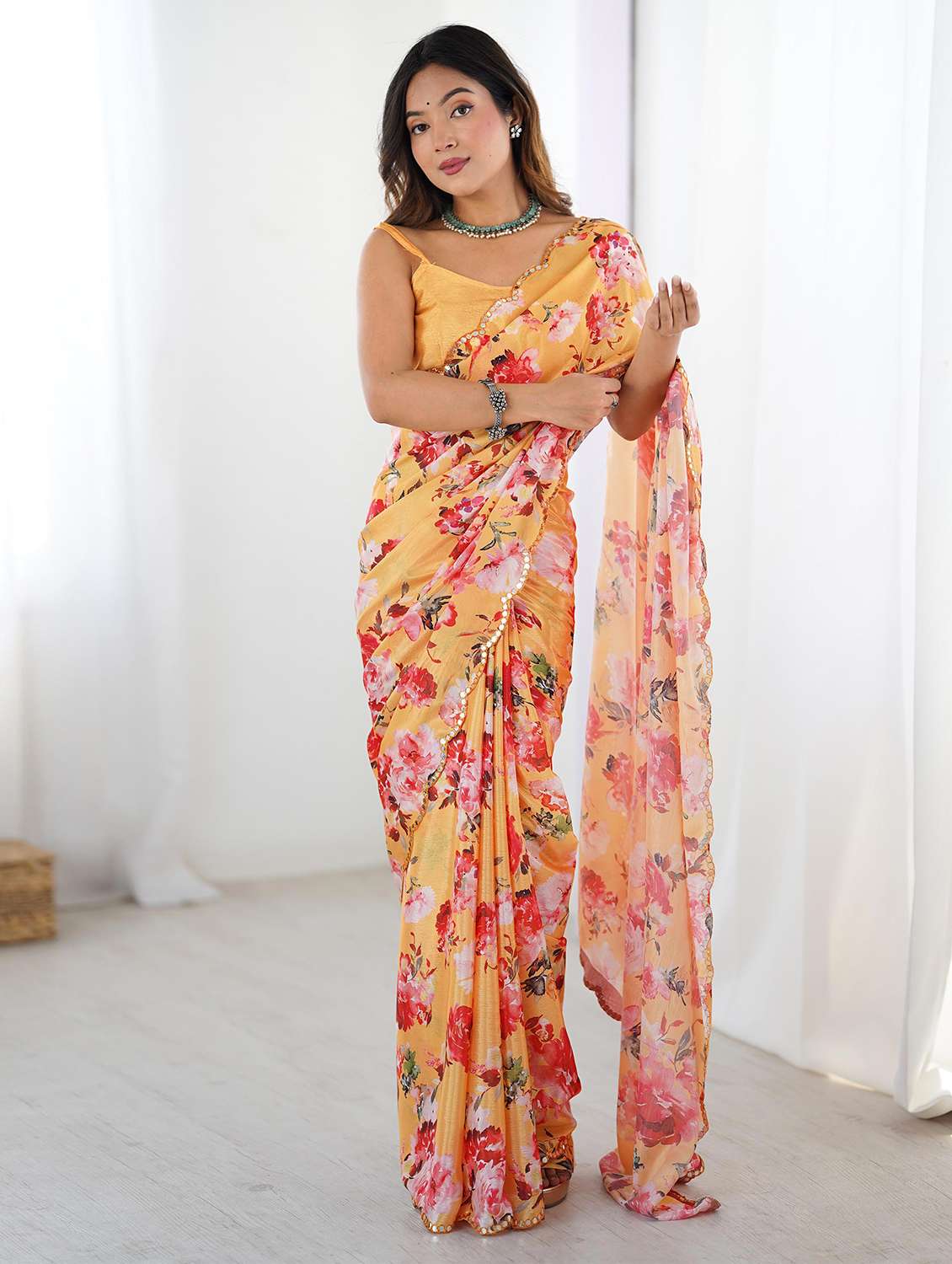 women printed casual wear saree with blouse - 22047966 -  Zoom Image - 0