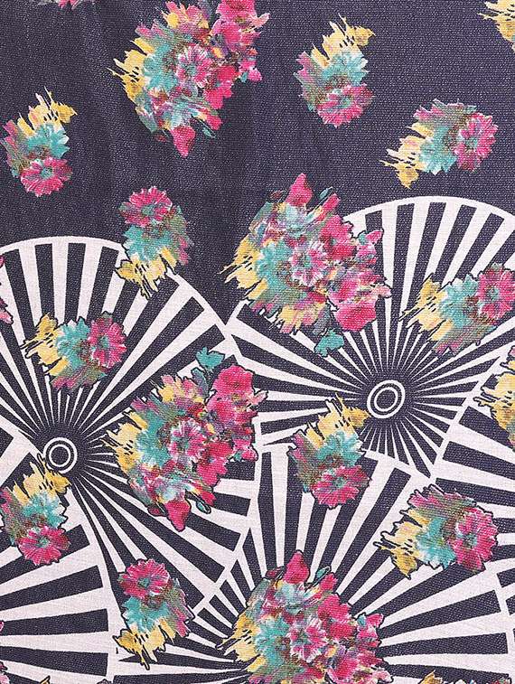 women floral printed saree with blouse - 22048215 -  Standard Image - 4