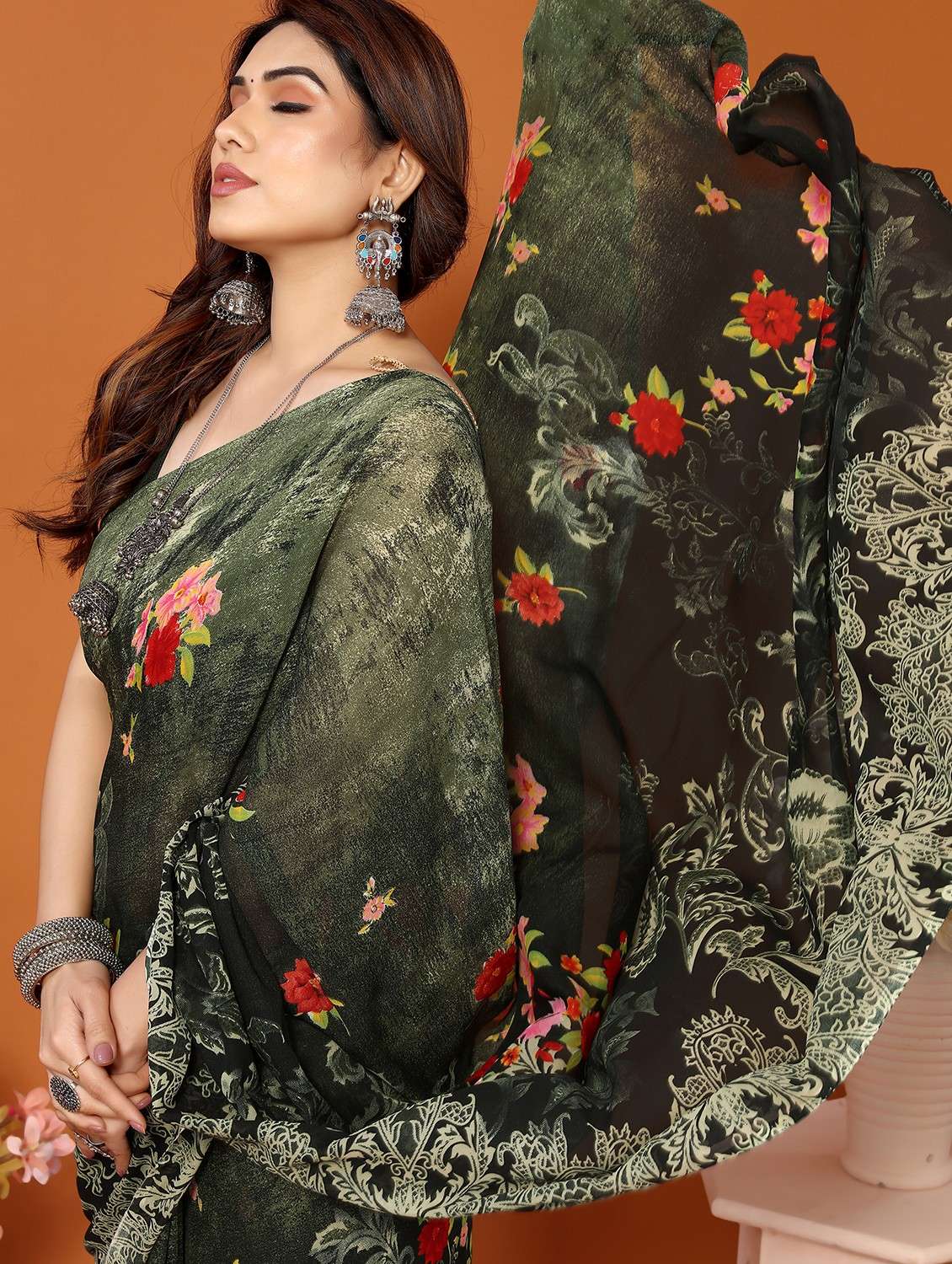 women printed casual wear saree with blouse - 22048649 -  Standard Image - 4
