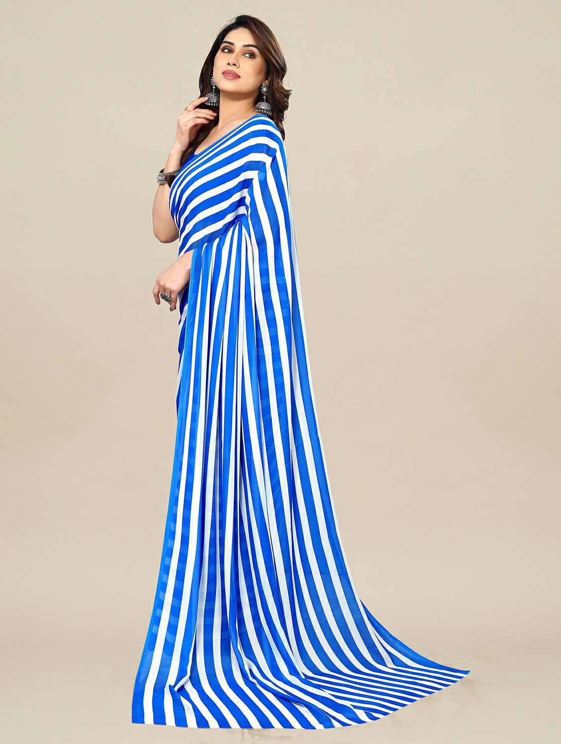 women printed casual wear saree with blouse - 22049989 -  Standard Image - 1