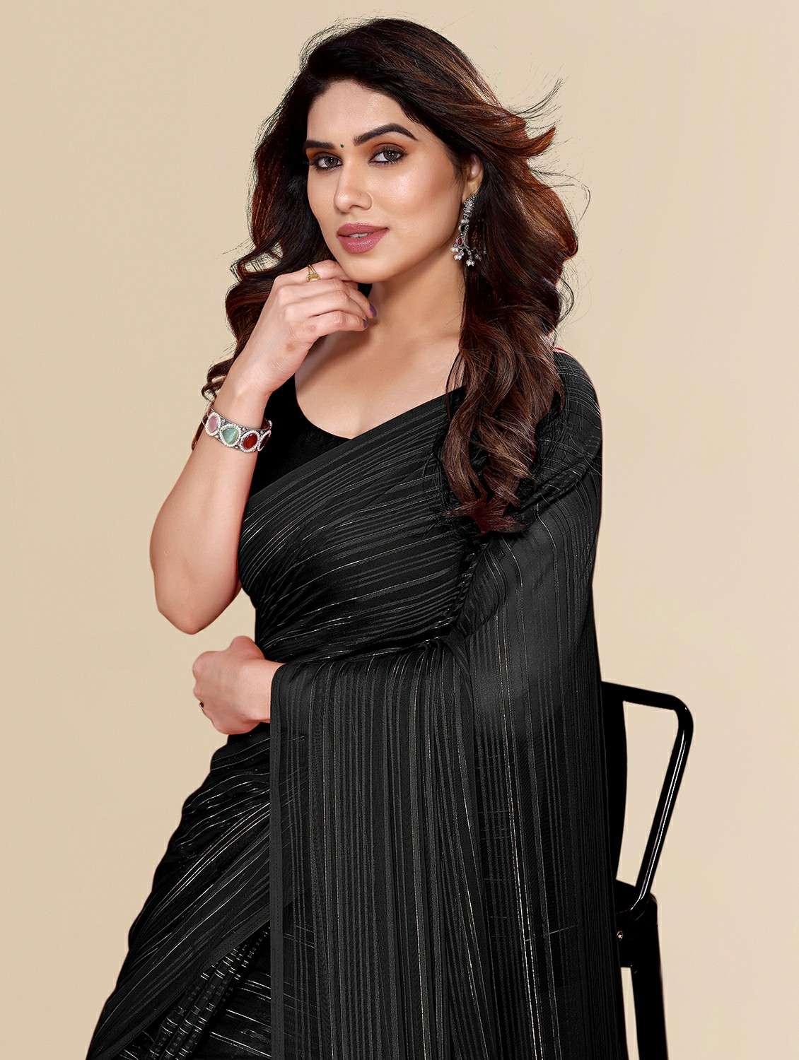 women striped plain saree with blouse - 22050041 -  Standard Image - 4