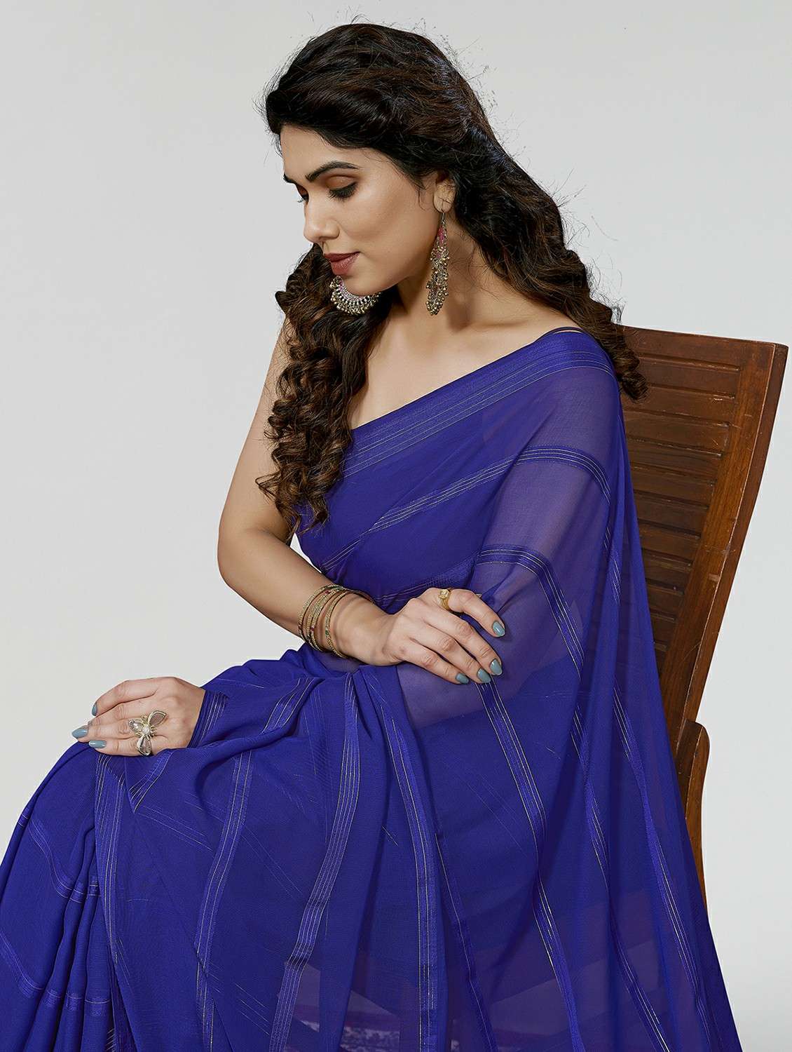 women striped plain saree with blouse - 22050179 -  Standard Image - 4