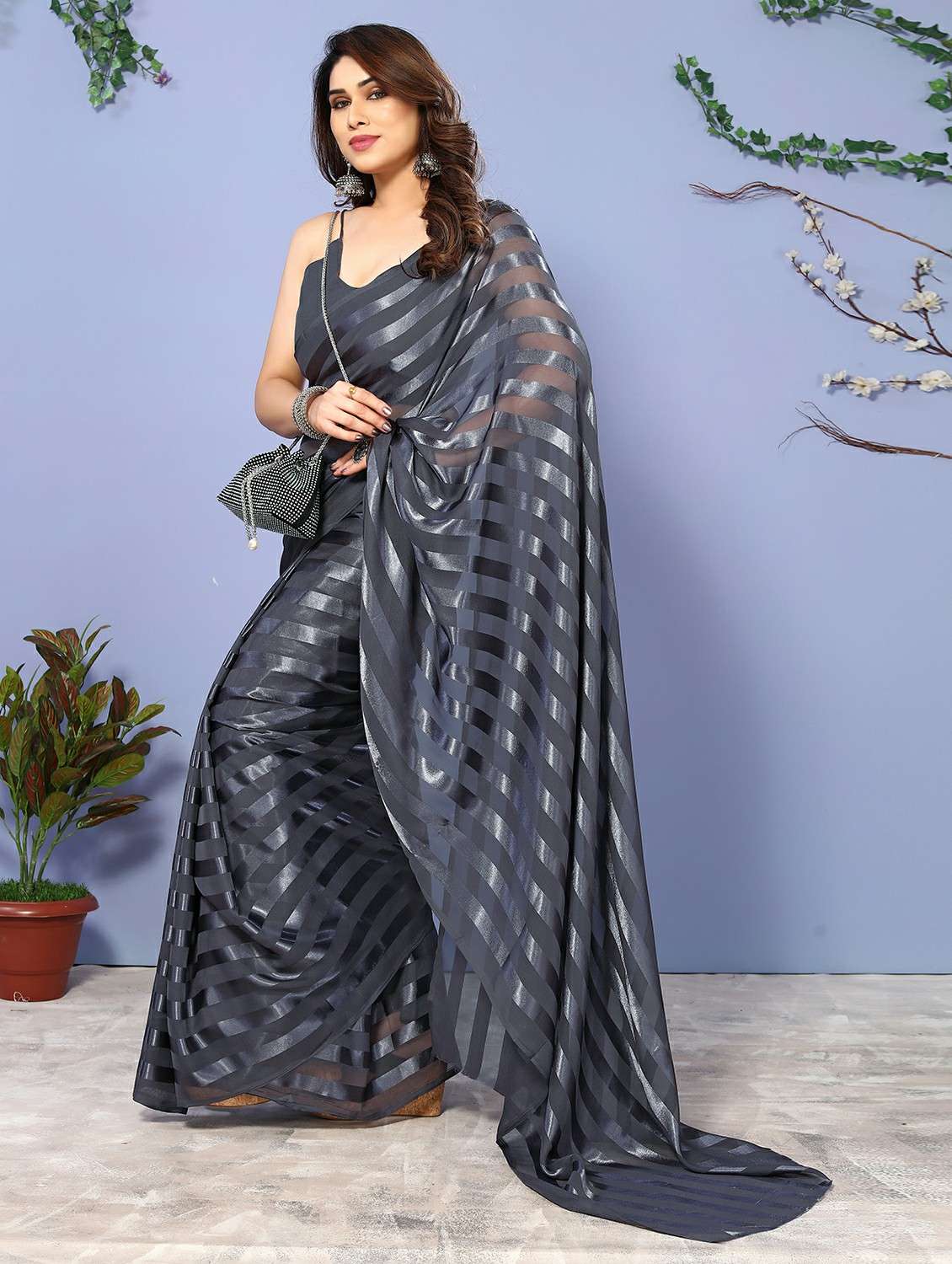 women striped plain saree with blouse - 22050293 -  Standard Image - 1
