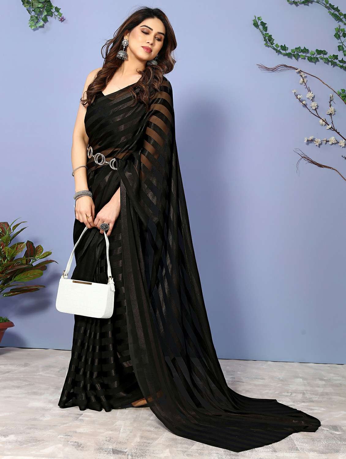 women striped plain saree with blouse - 22050296 -  Standard Image - 1