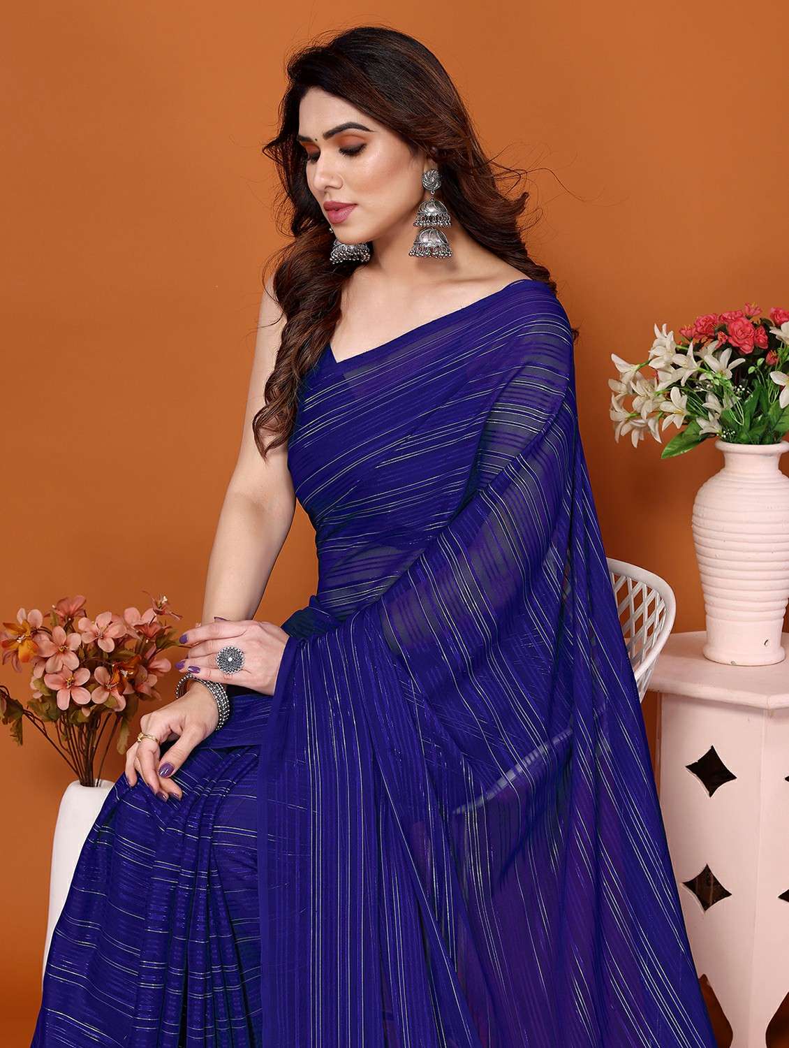 women striped plain saree with blouse - 22050316 - Standard Image - 4