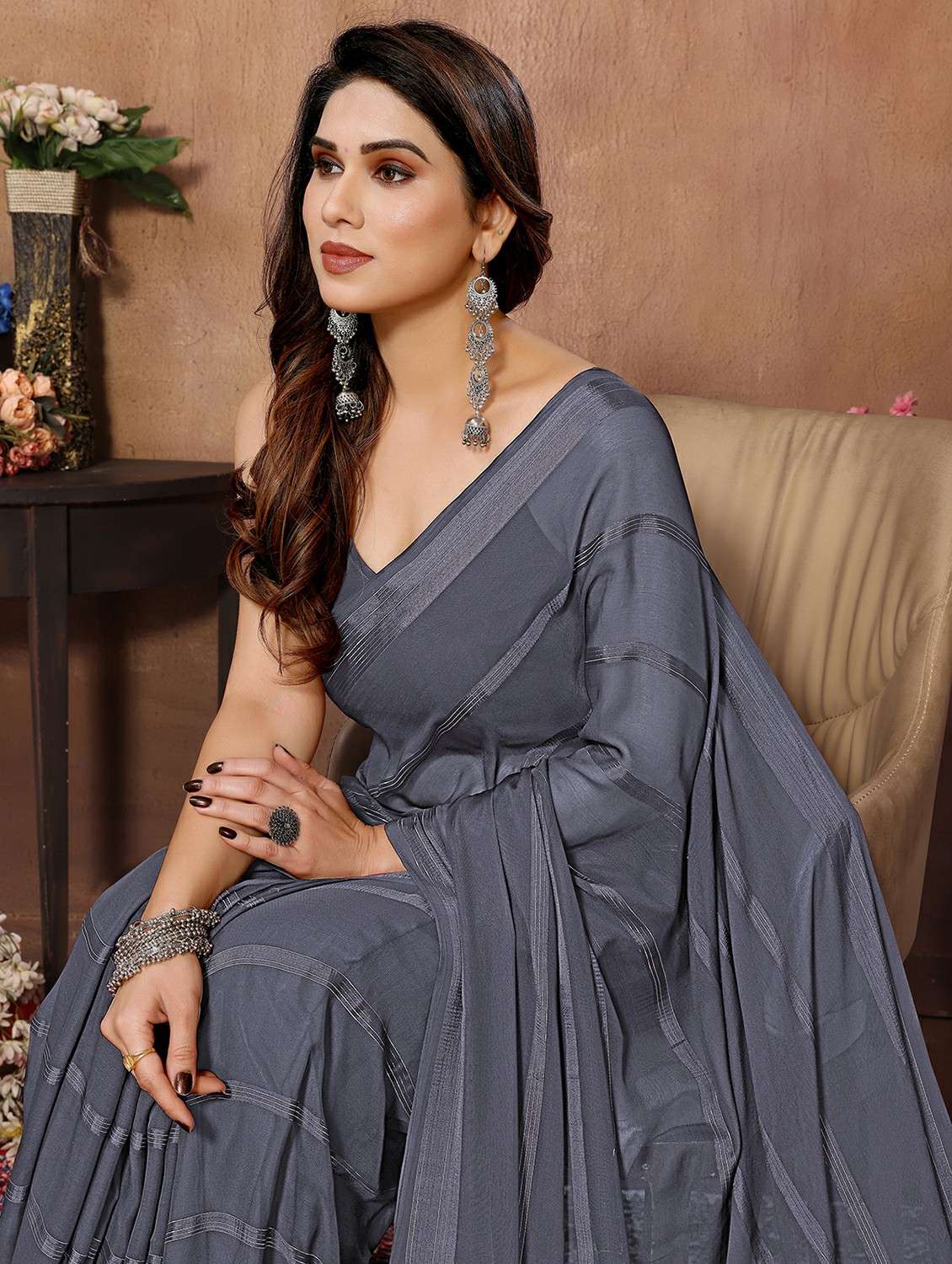 women striped plain saree with blouse - 22050325 - Standard Image - 4