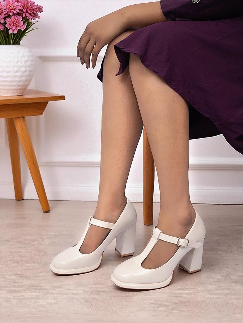 women solid block heel sandal - 22051990 - Zoom Image - 0