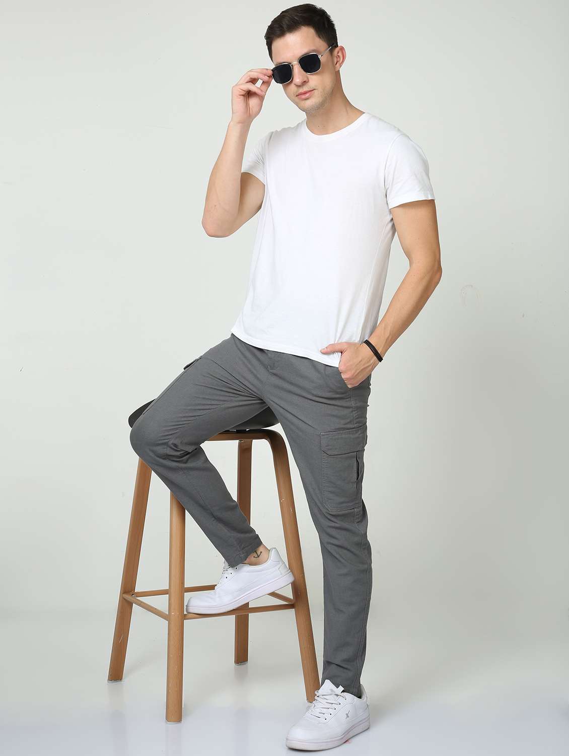 men solid mid rise regular fit cargo - 22052293 -  Standard Image - 4