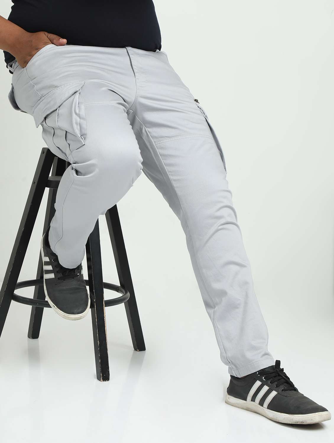 men solid mid rise regular fit cargo - 22052367 -  Standard Image - 1