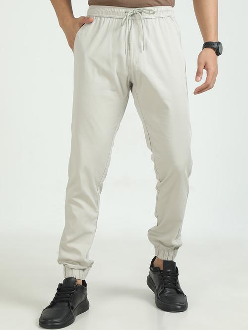 men solid mid rise regular fit jogger - 22052400 - Standard Image - 0