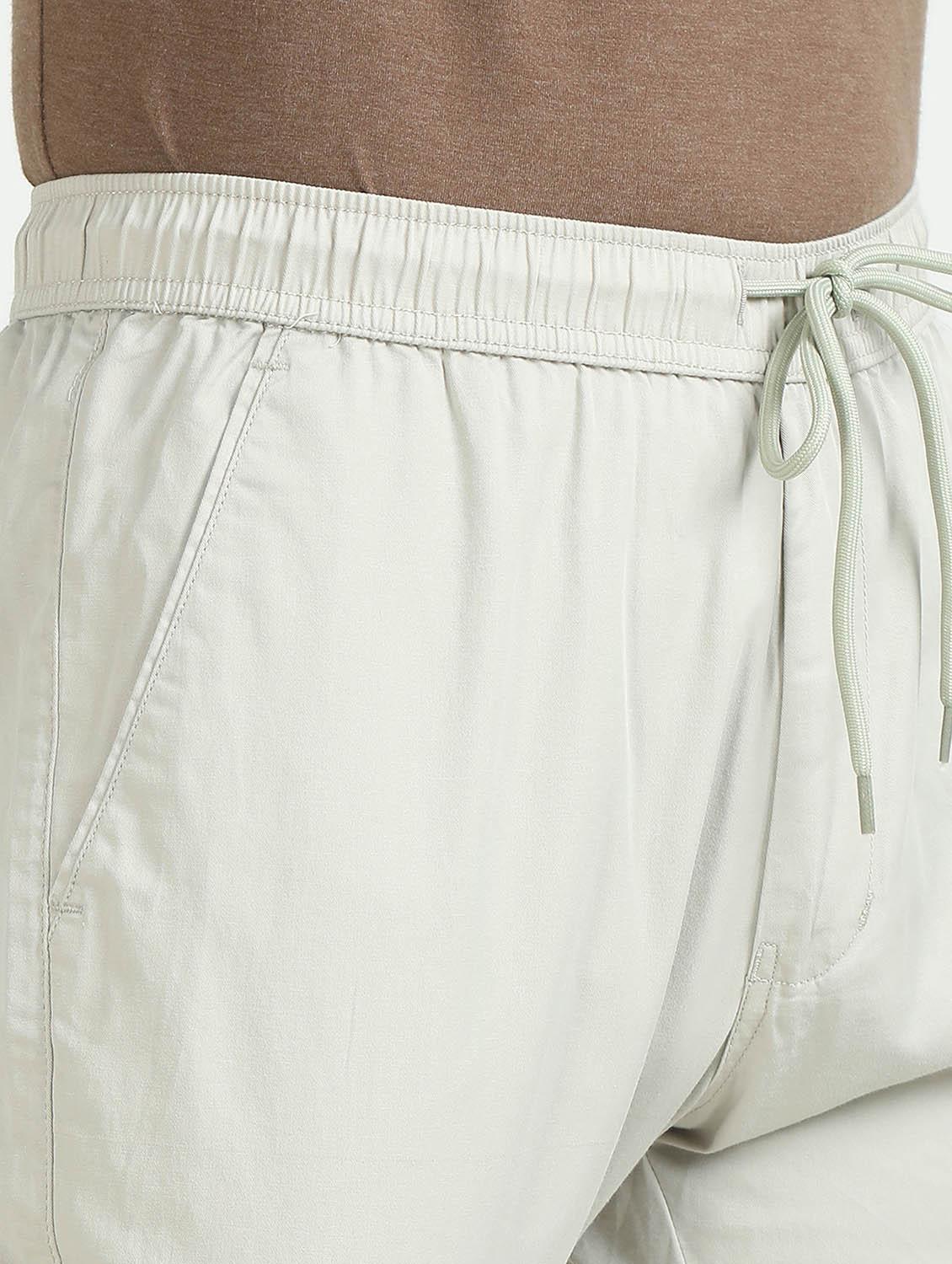 men solid mid rise regular fit jogger - 22052400 - Standard Image - 4