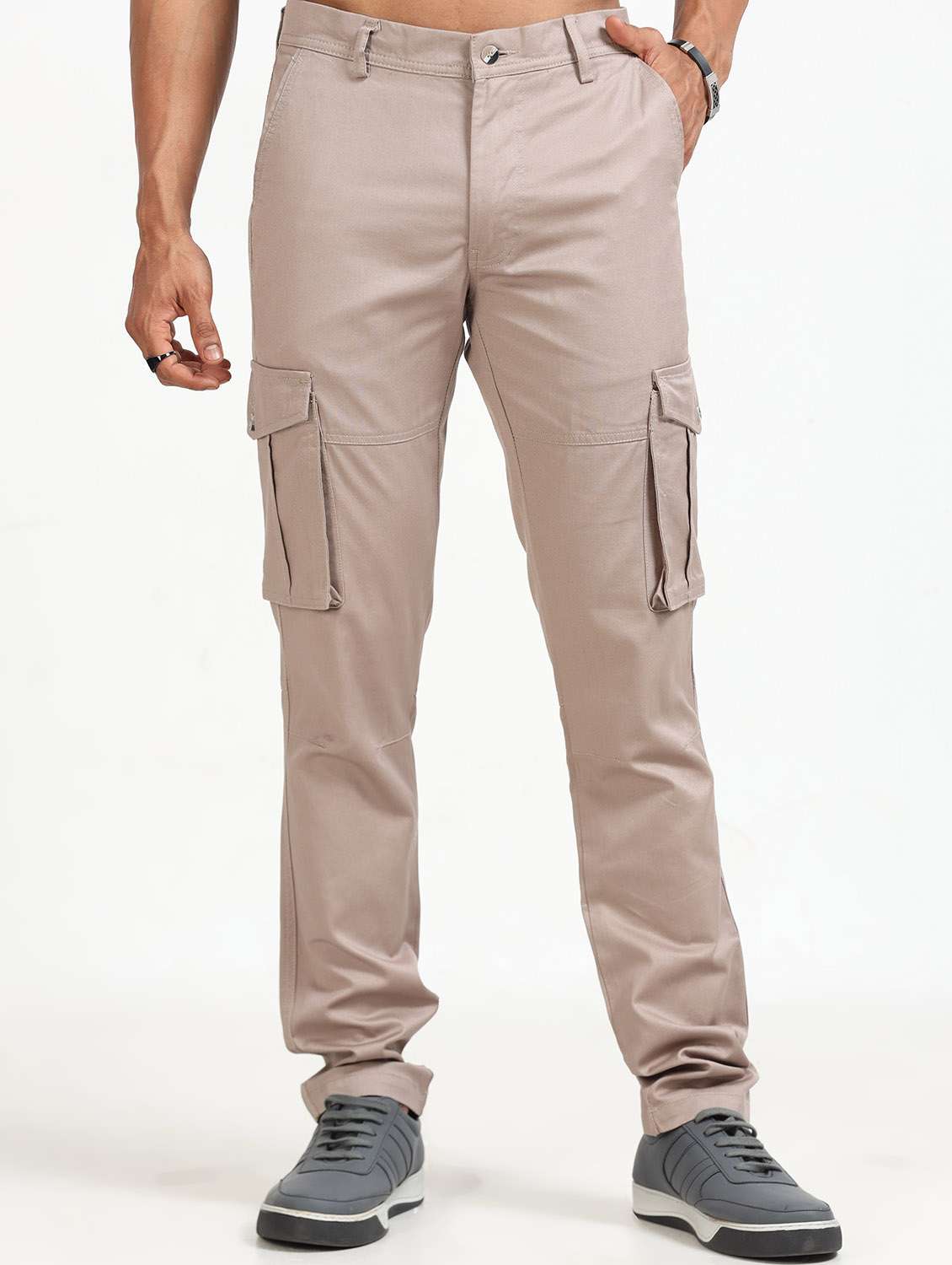 men solid mid rise regular fit cargo