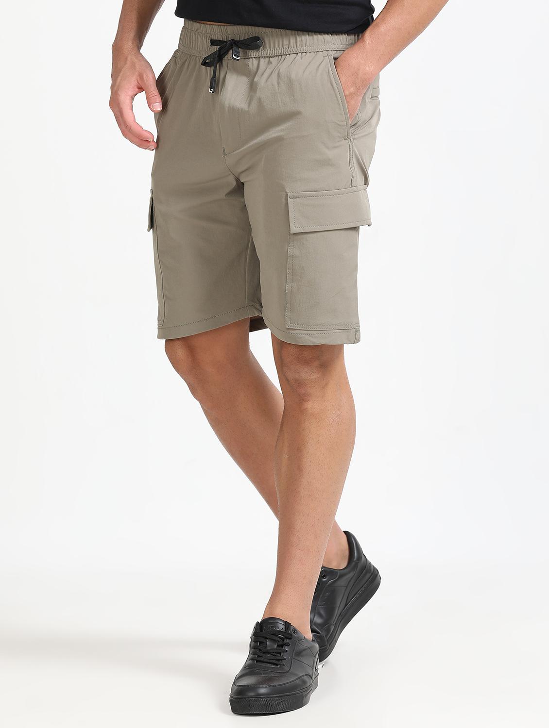 men solid mid rise regular fit cargo shorts - 22052641 - Standard Image - 1