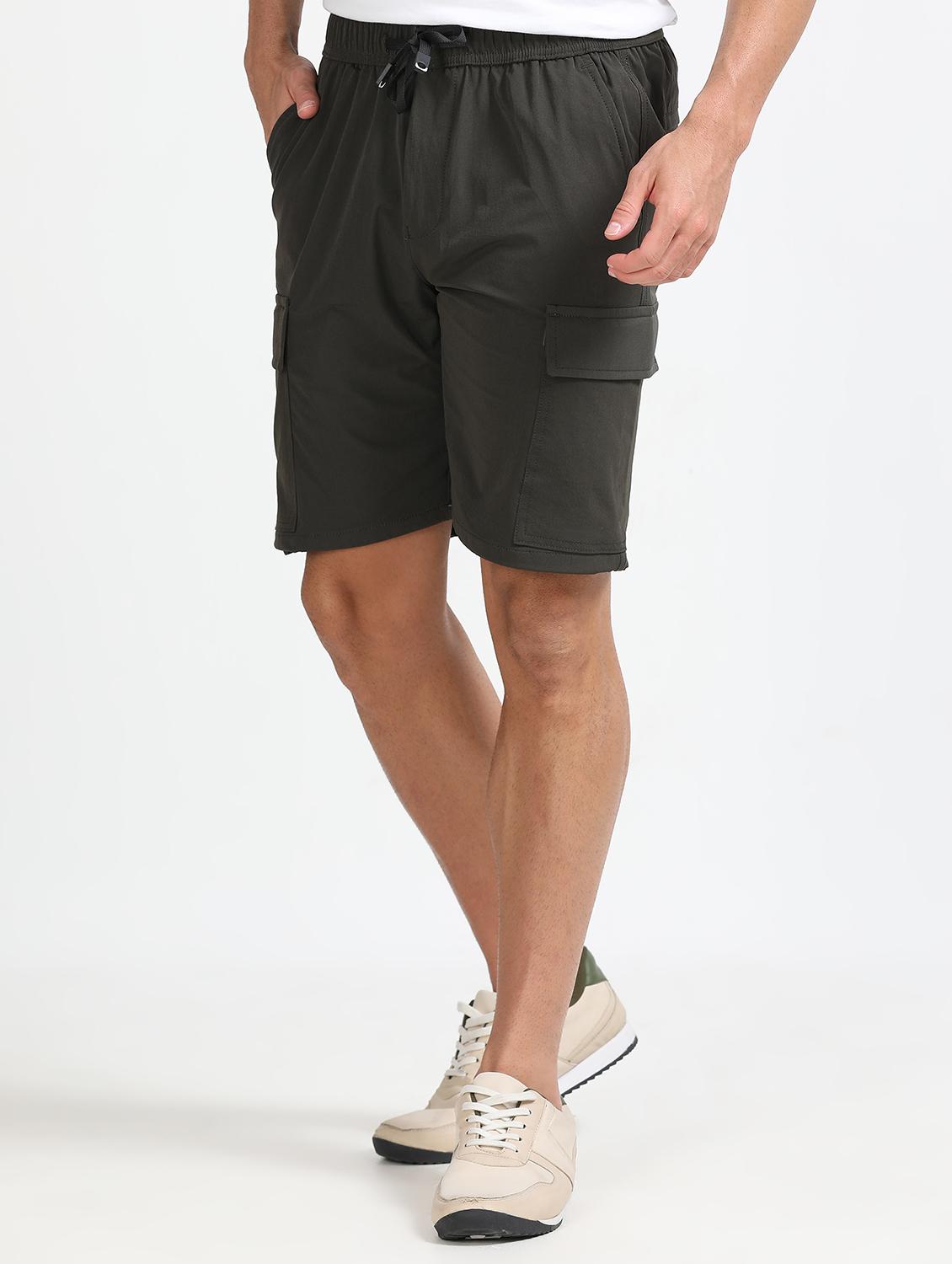 men solid mid rise regular fit cargo shorts - 22052642 - Standard Image - 1
