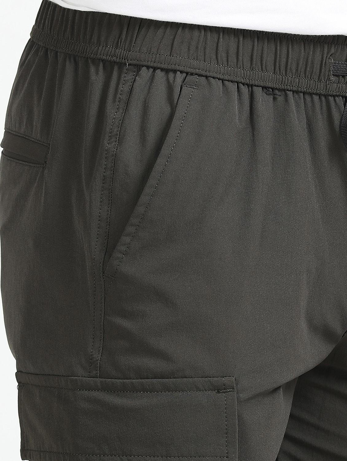 men solid mid rise regular fit cargo shorts - 22052642 - Standard Image - 4