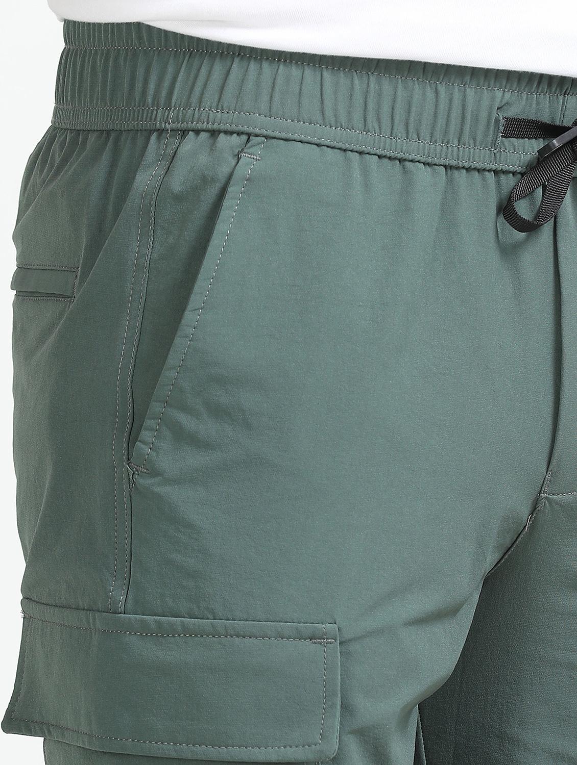 men solid mid rise regular fit cargo shorts - 22052646 - Standard Image - 4