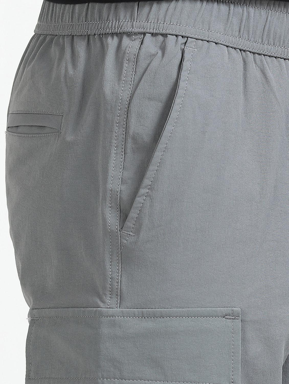 men solid mid rise regular fit cargo shorts - 22052647 - Standard Image - 4
