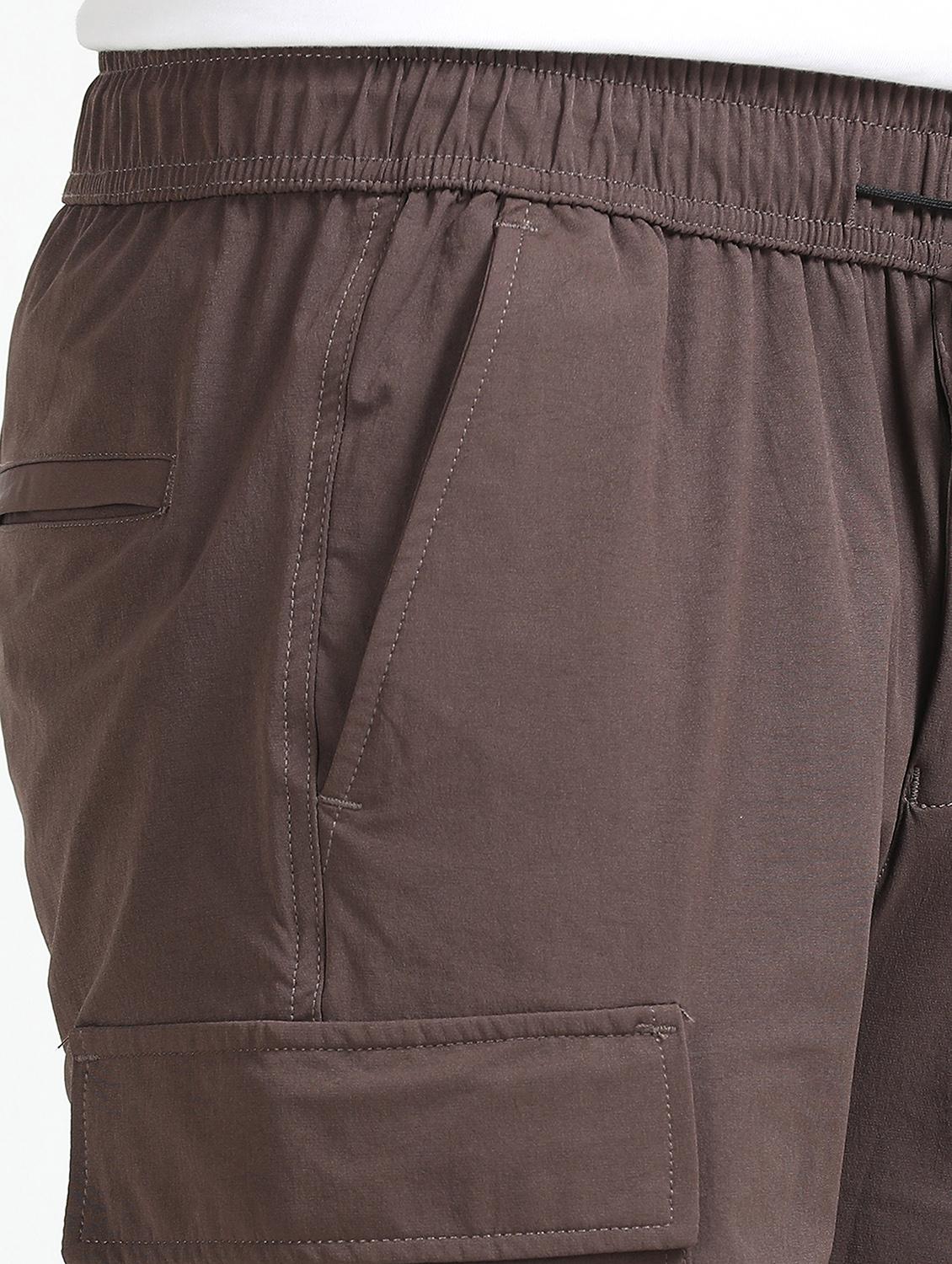 men solid mid rise regular fit cargo shorts - 22052648 - Standard Image - 4