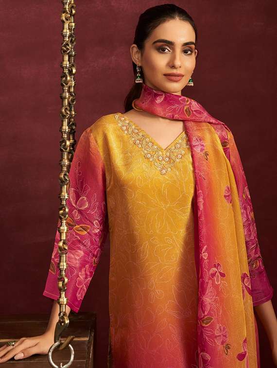 women three quarter sleeve kurta pant with dupatta set - 22052710 -  Standard Image - 1