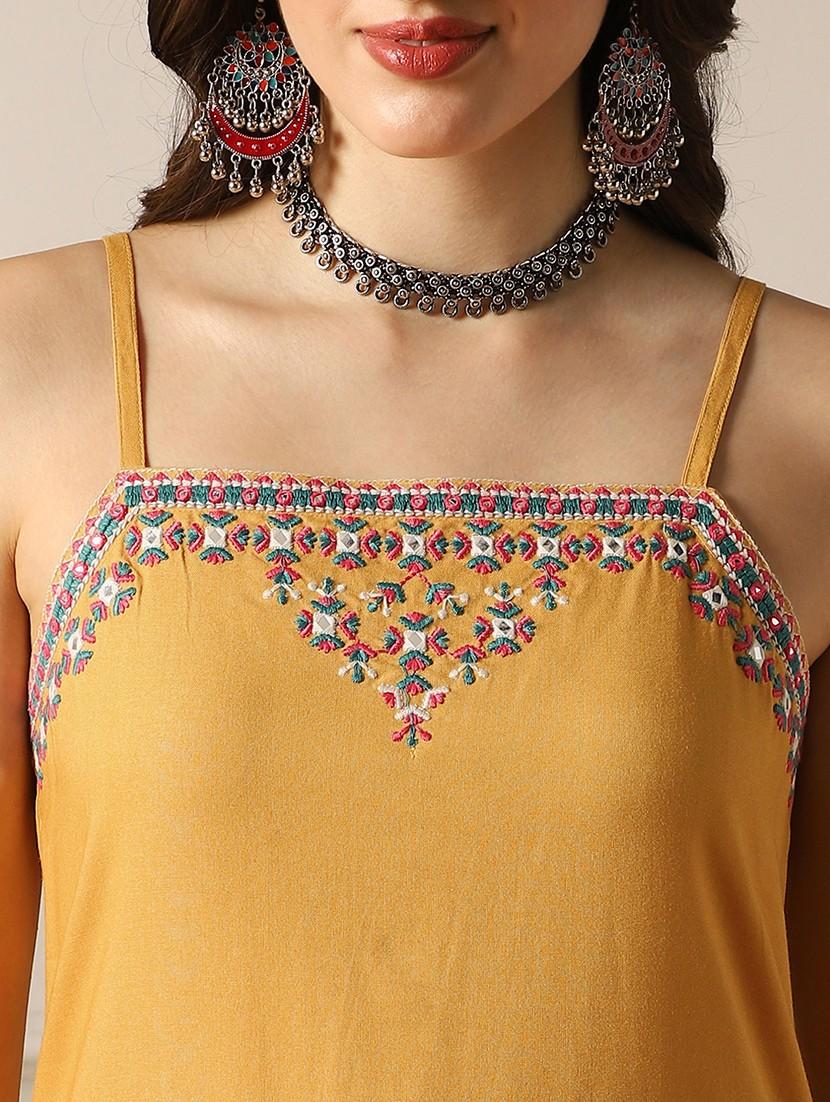 women embroidered shoulder strap kurta pant set - 22052915 - Standard Image - 4