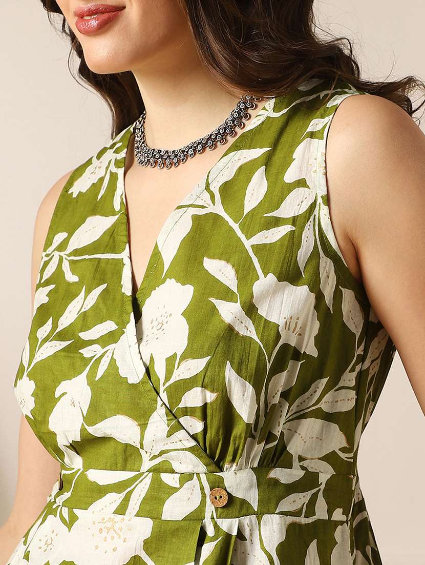 globus women green floral print wrap v-neck smocked detail fit & flared midi dress  - 22052990 -  Standard Image - 4