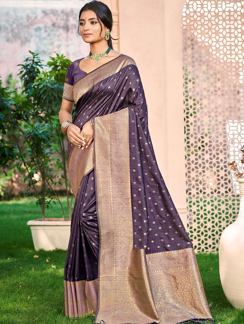 women self design bordered saree with blouse