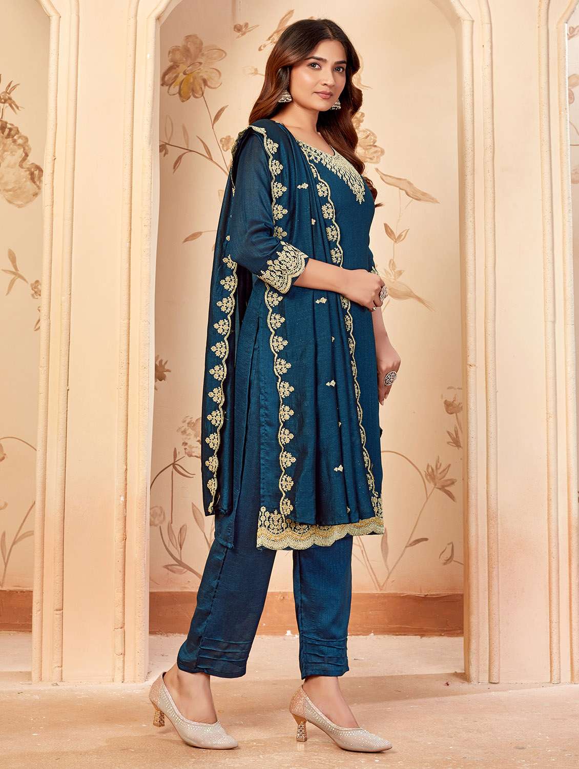 women embroidered three quarter sleeve kurta pant with dupatta set - 22053760 -  Standard Image - 1