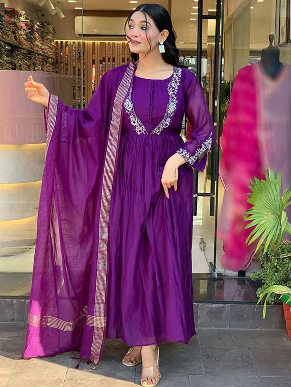 women embroidered three quarter sleeve kurta pant with dupatta set