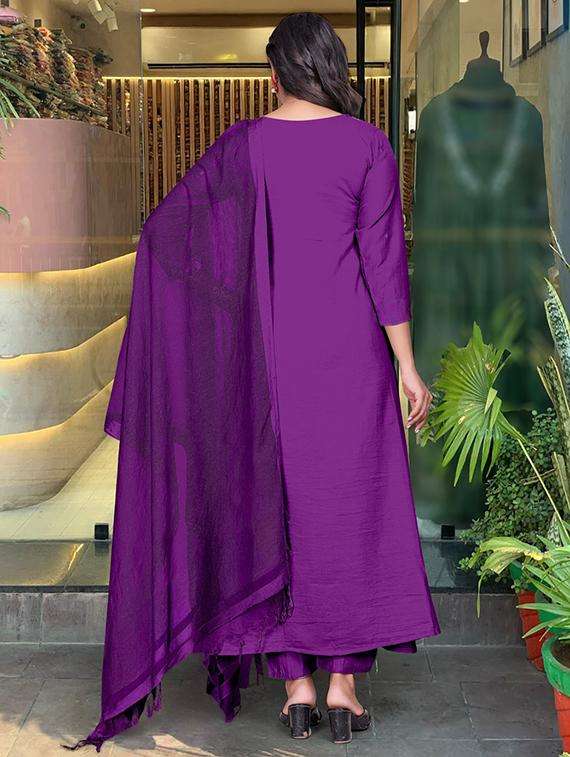 women embroidered three quarter sleeve kurta pant with dupatta set - 22053794 -  Standard Image - 4