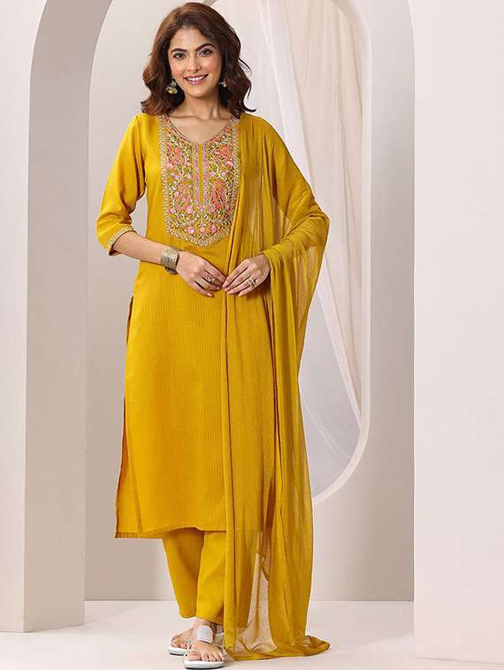 women embroidered three quarter sleeve kurta pant with dupatta set