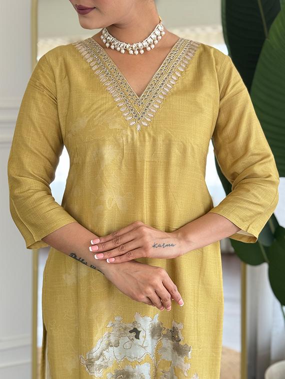 yellow silk blend straight kurta - 22053802 - Standard Image - 4