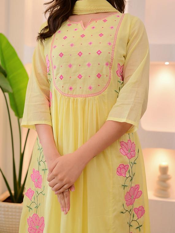 yellow silk blend straight kurta - 22053867 - Standard Image - 4