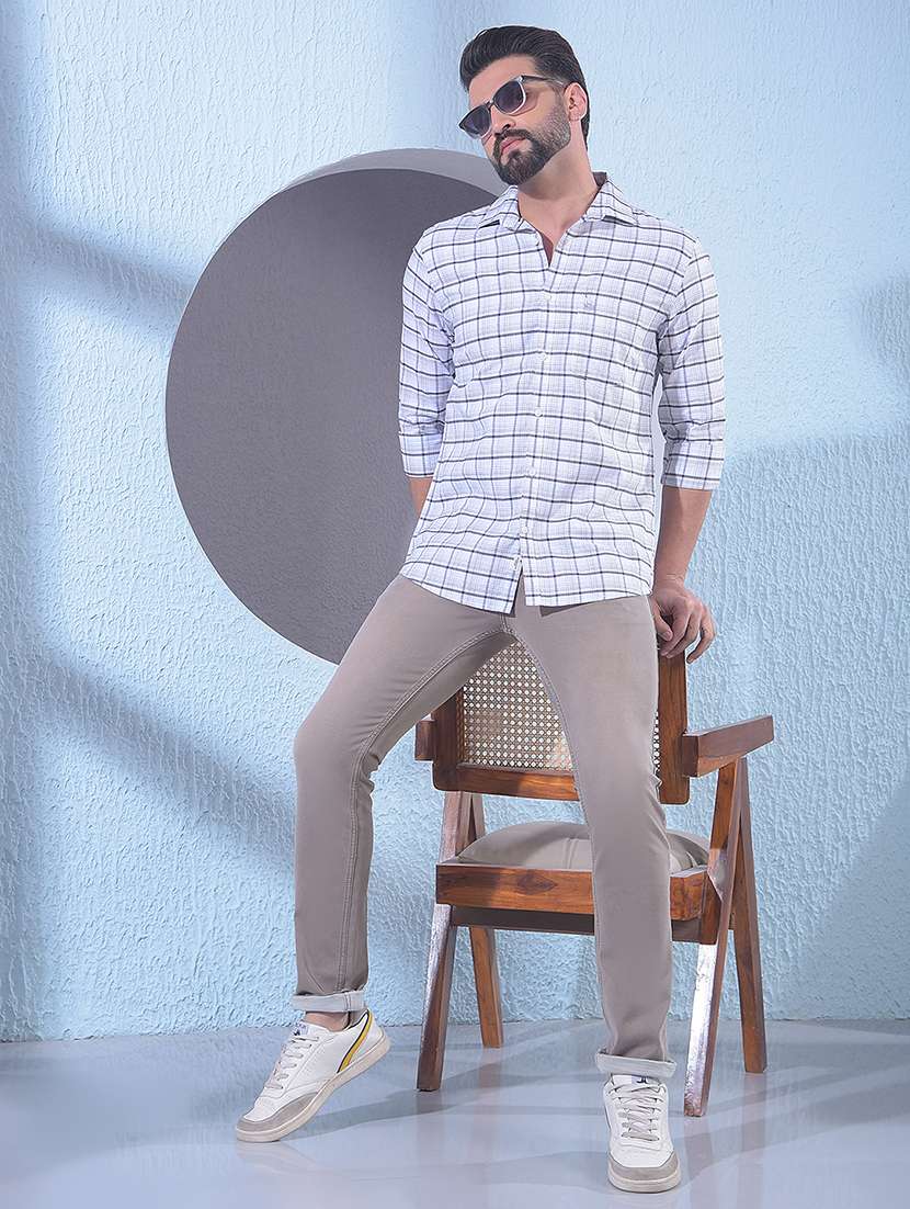 men solid mid rise slim fit jeans  - 22053918 -  Standard Image - 6